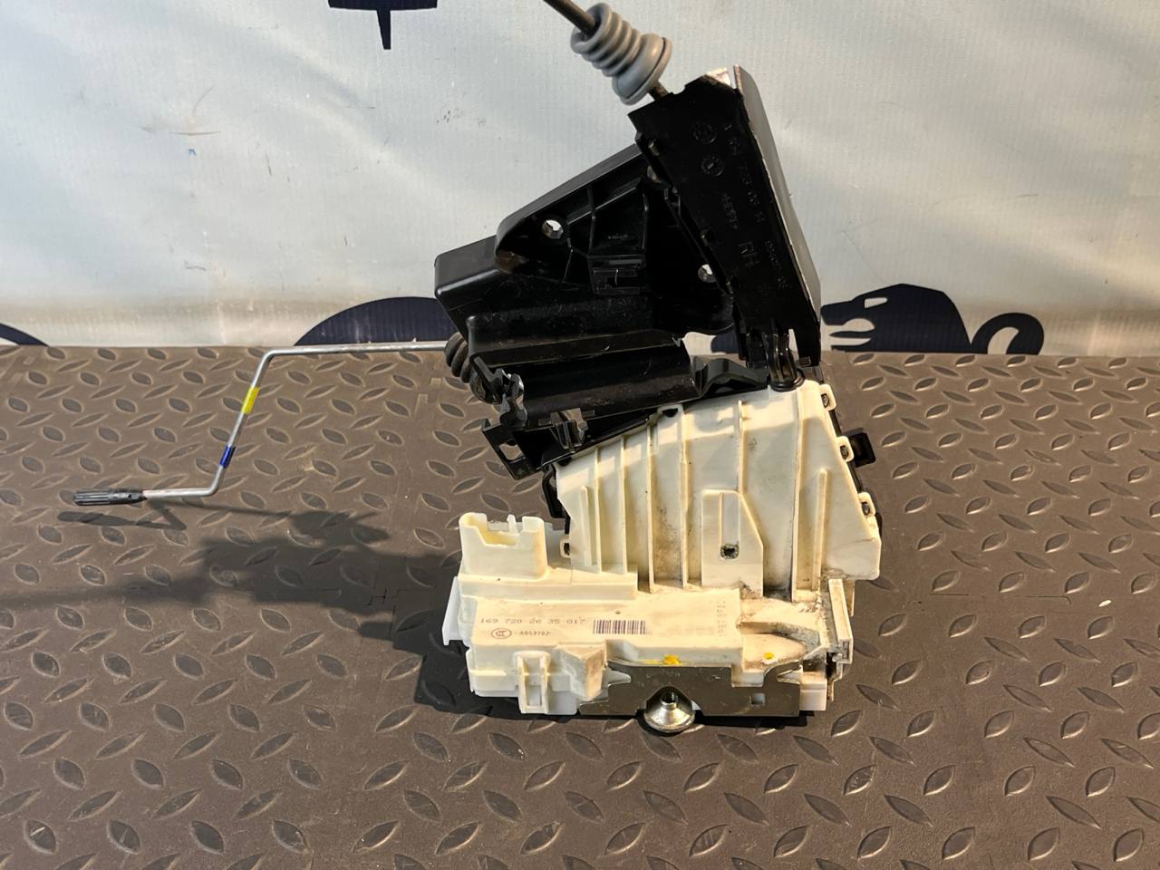 Замок двери передний правый Mercedes M/W164 2005-2011