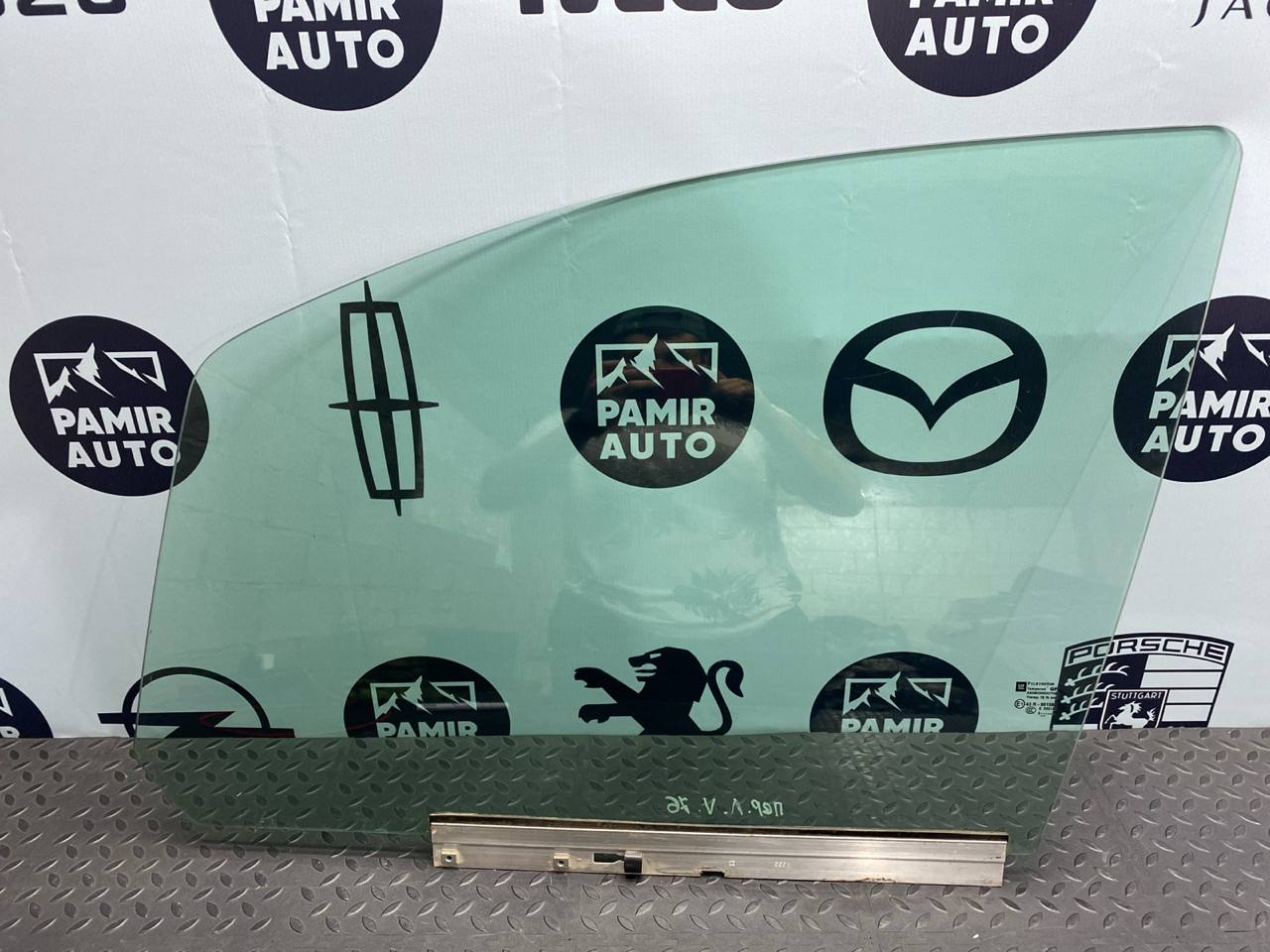 Стекло двери переднее левое Opel Zafira/B 2005-2014