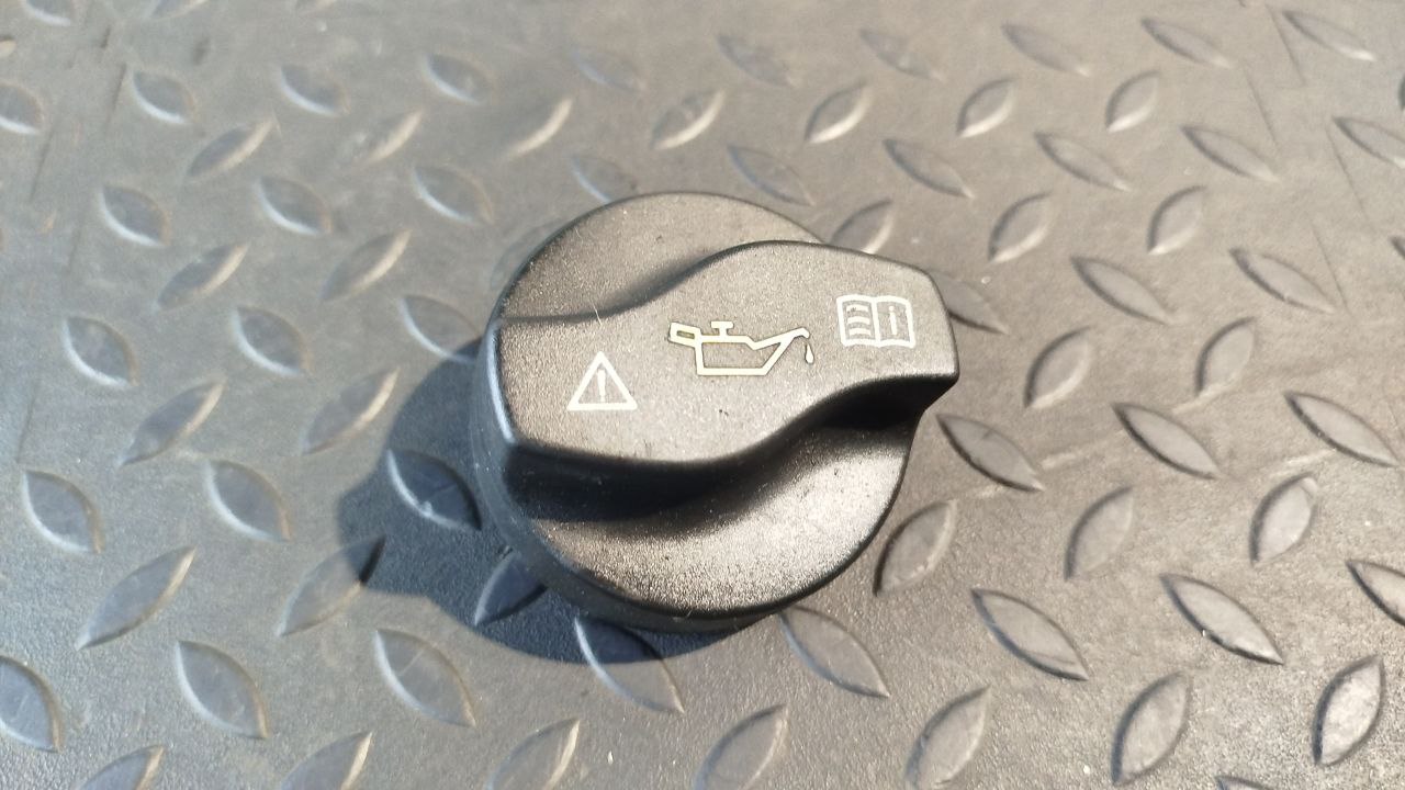 Крышка маслозаливной горловины  Mercedes C/W204 2006-2015