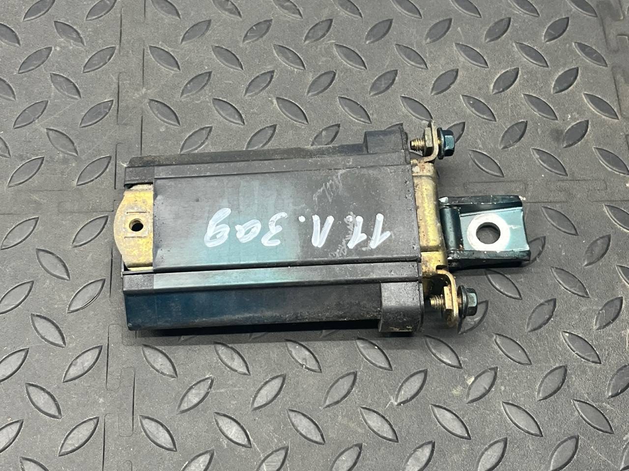 Ограничитель двери задний Mercedes C/W202 1993-2001