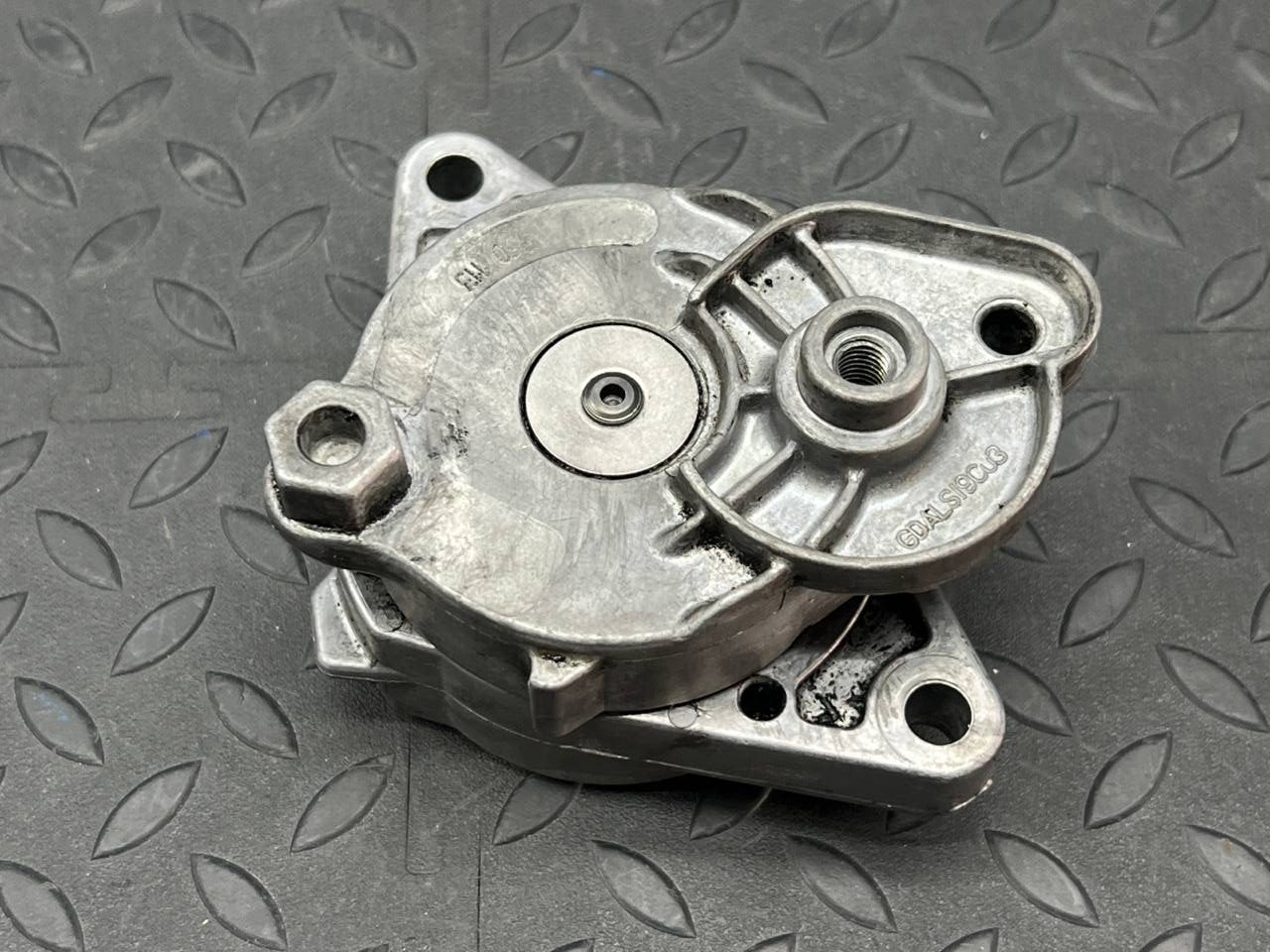 Натяжитель ремня Mercedes C/W203 2000-2008