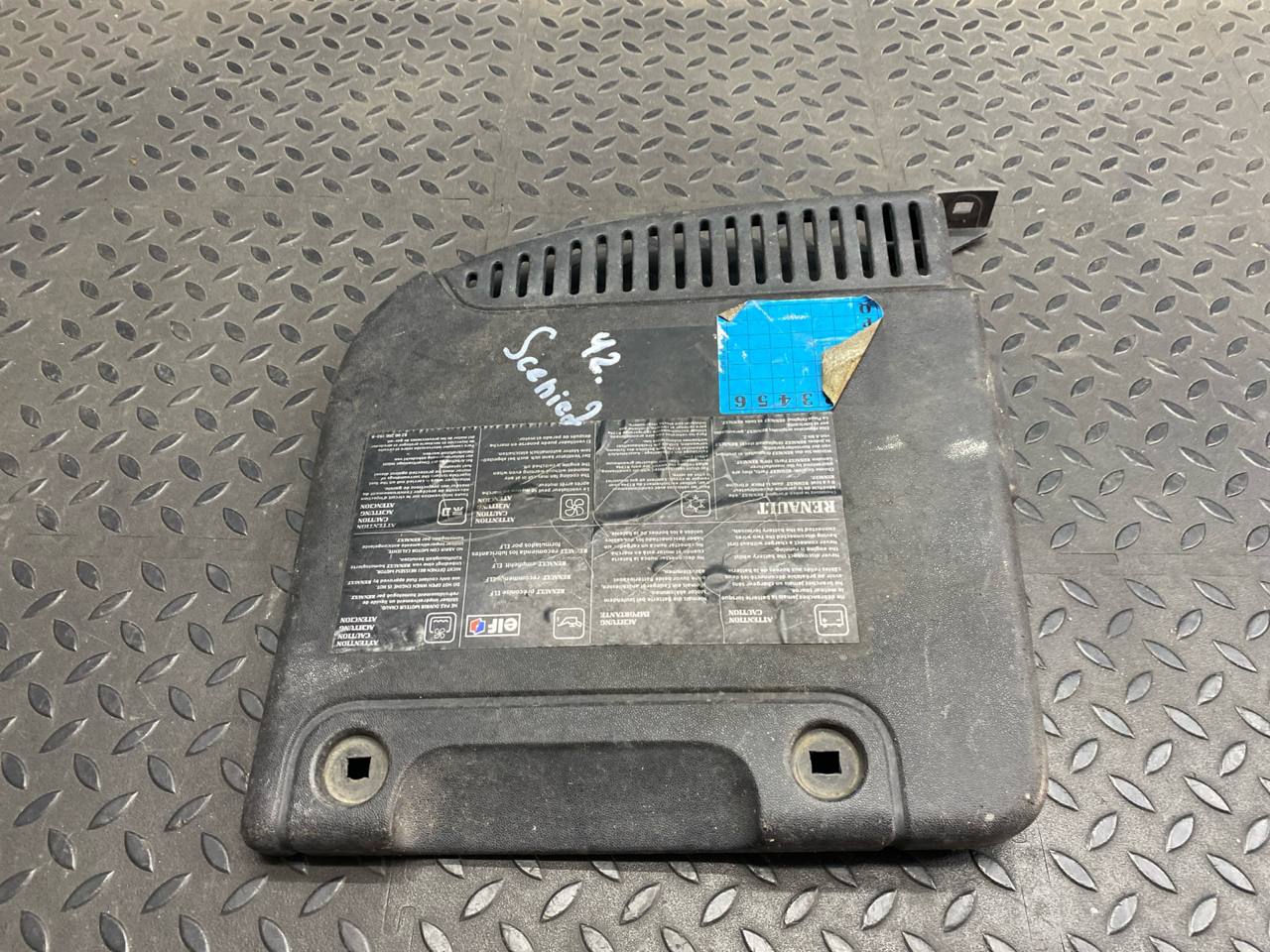 Крышка АКБ Renault Scenic/2 2003-2009