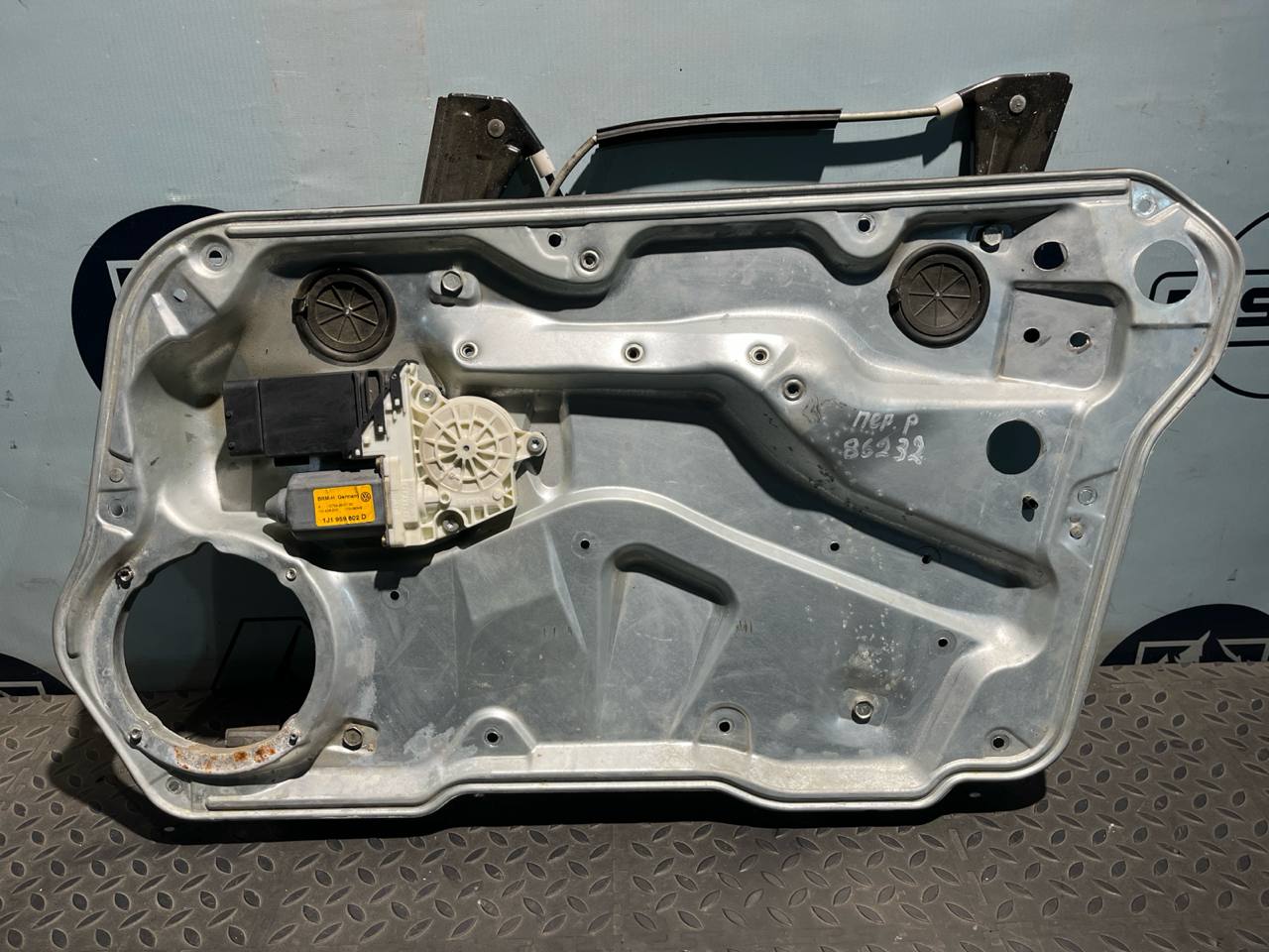 Стеклоподъемник передний правый Volkswagen Golf/4 1997-2006