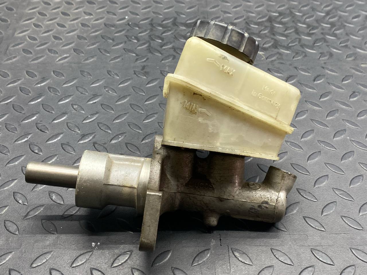 Цилиндр тормозной главный Mercedes C/W202 1993-2001