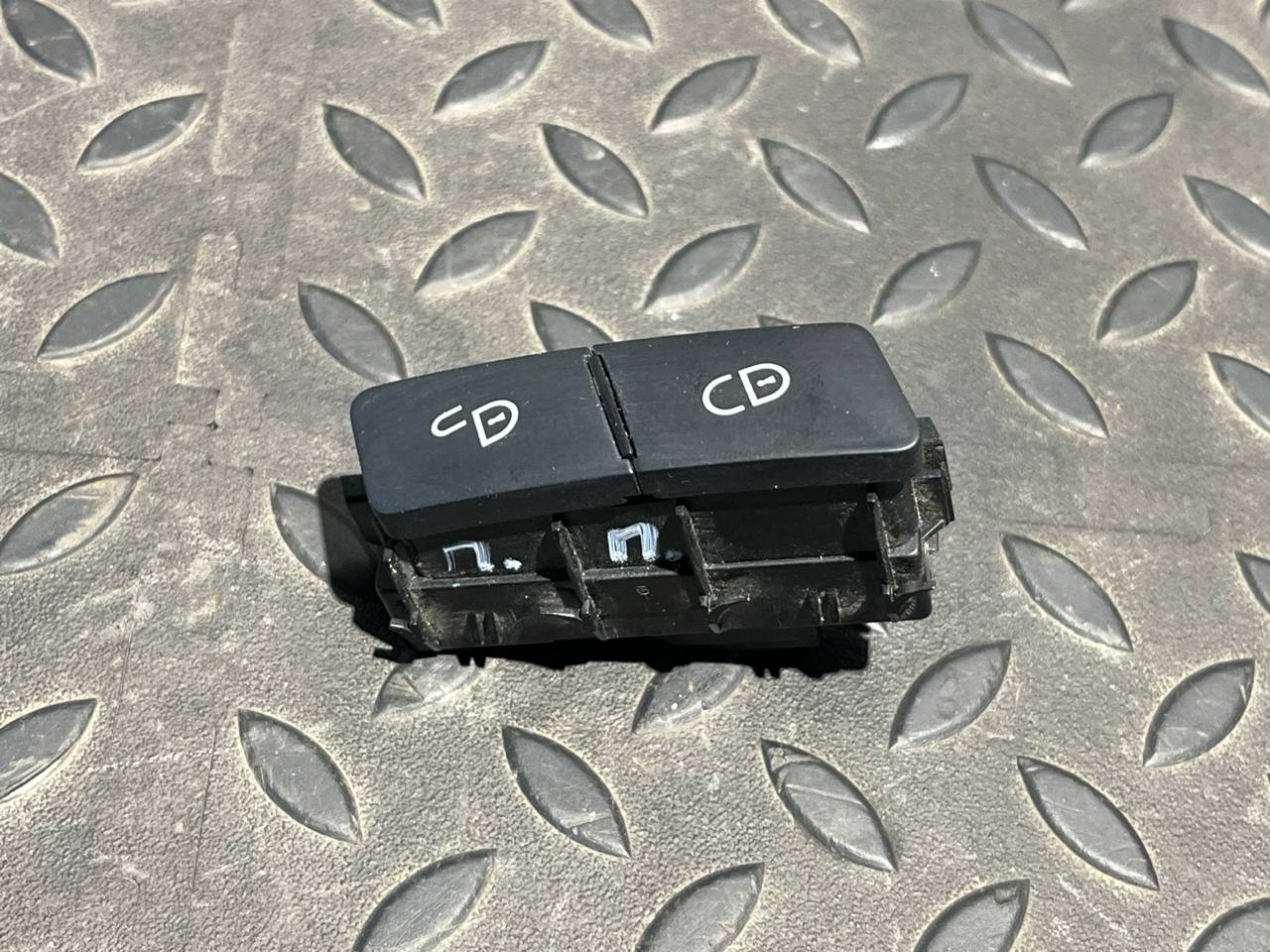 Кнопка центрального замка Mercedes C/W204 2006-2015