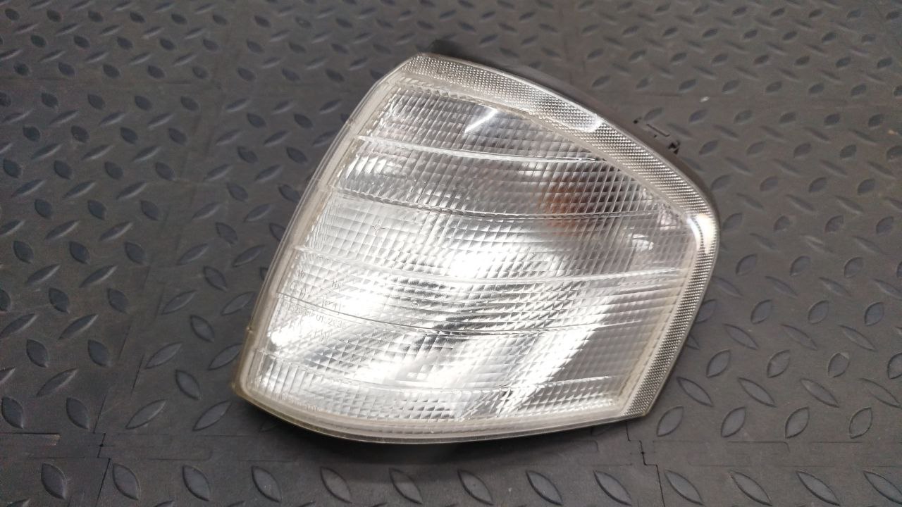 Поворотник левый Mercedes C/W202 1993-2001