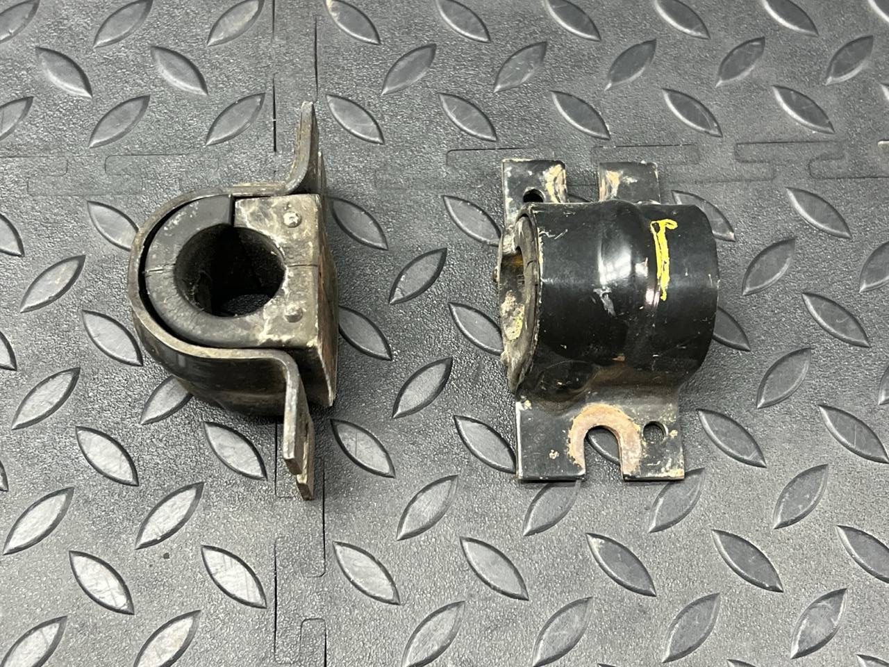 Кронштейн крепления стабилизатора передний Opel Astra/H 2004-2014