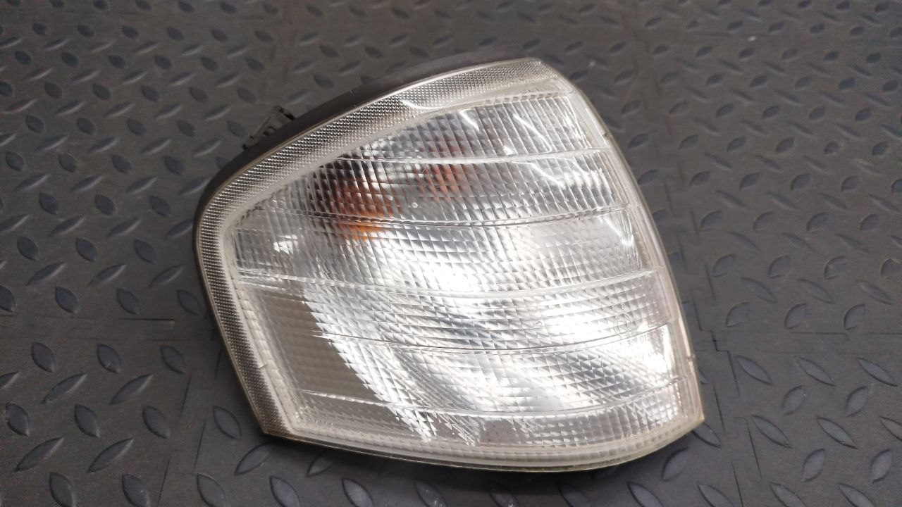 Поворотник правый Mercedes C/W202 1993-2001