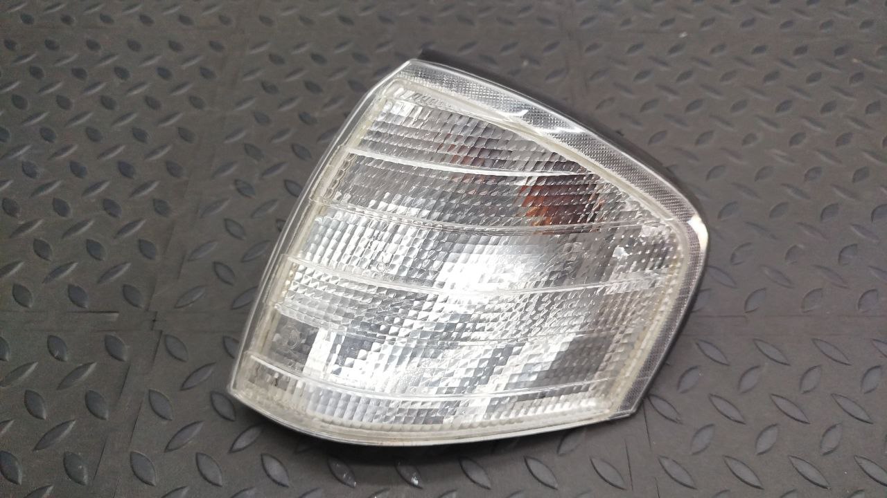 Поворотник левый Mercedes C/W202 1993-2001