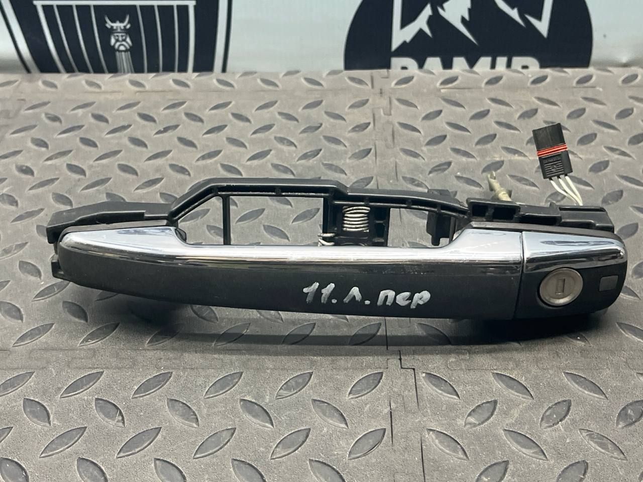 Ручка двери передняя левая Mercedes C/W202 1993-2001