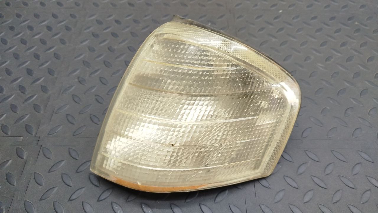 Поворотник левый Mercedes C/W202 1993-2001