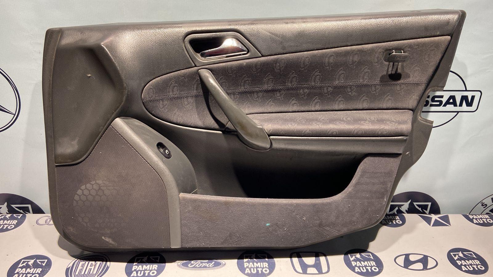 Обшивка двери передняя правая Mercedes C/W203 2000-2008