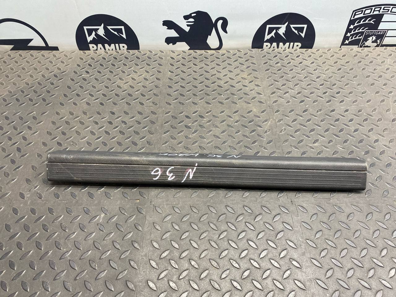 Накладка порога передняя правая Mercedes C/W204 2006-2015