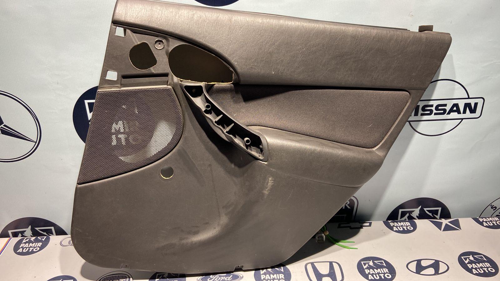 Обшивка двери задняя правая Ford Focus 1998-2007