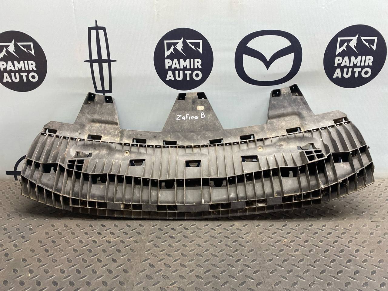 Кронштейн бампера передний Opel Zafira/B 2005-2014