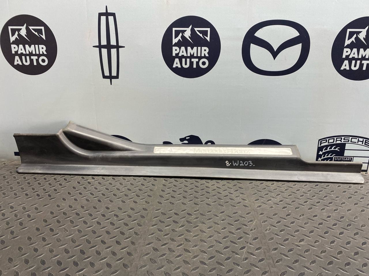 Накладка порога передняя правая Mercedes C/W203 2000-2008