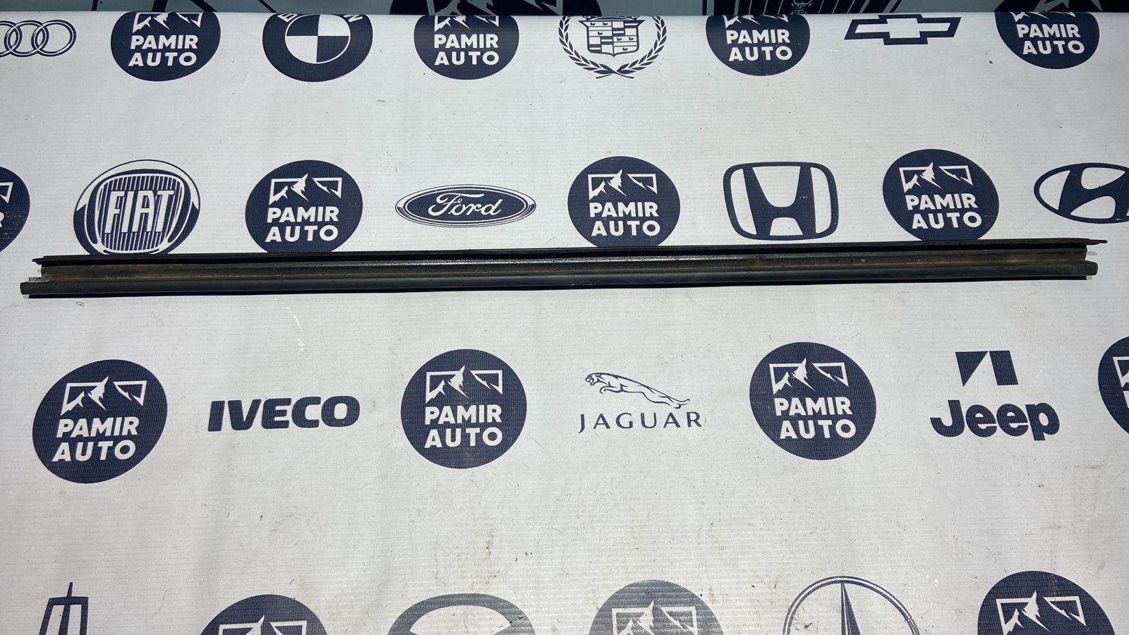 Уплотнитель двери передний правый Ford Mondeo/3 2000-2007