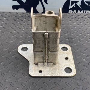 Кронштейн усилителя бампера передний правый Renault Megane/2 2002-2009