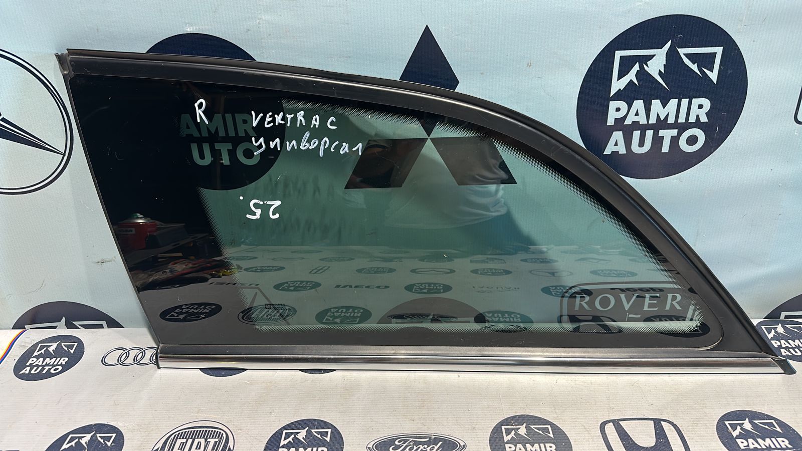 Стекло кузовное глухое заднее правое Opel Vectra/C 2002-2008