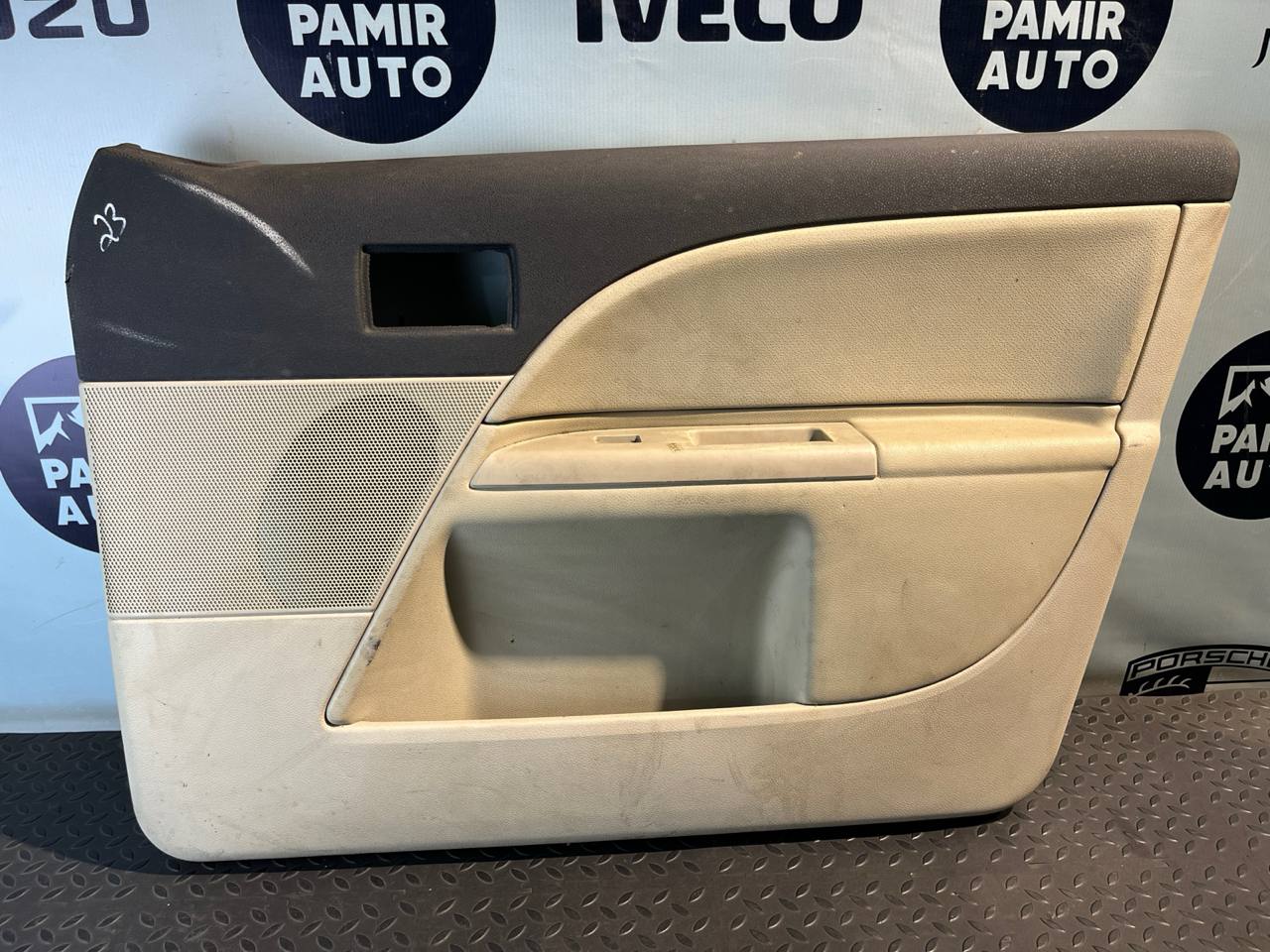 Обшивка двери передняя правая  Ford  Mondeo/3 2000-2007