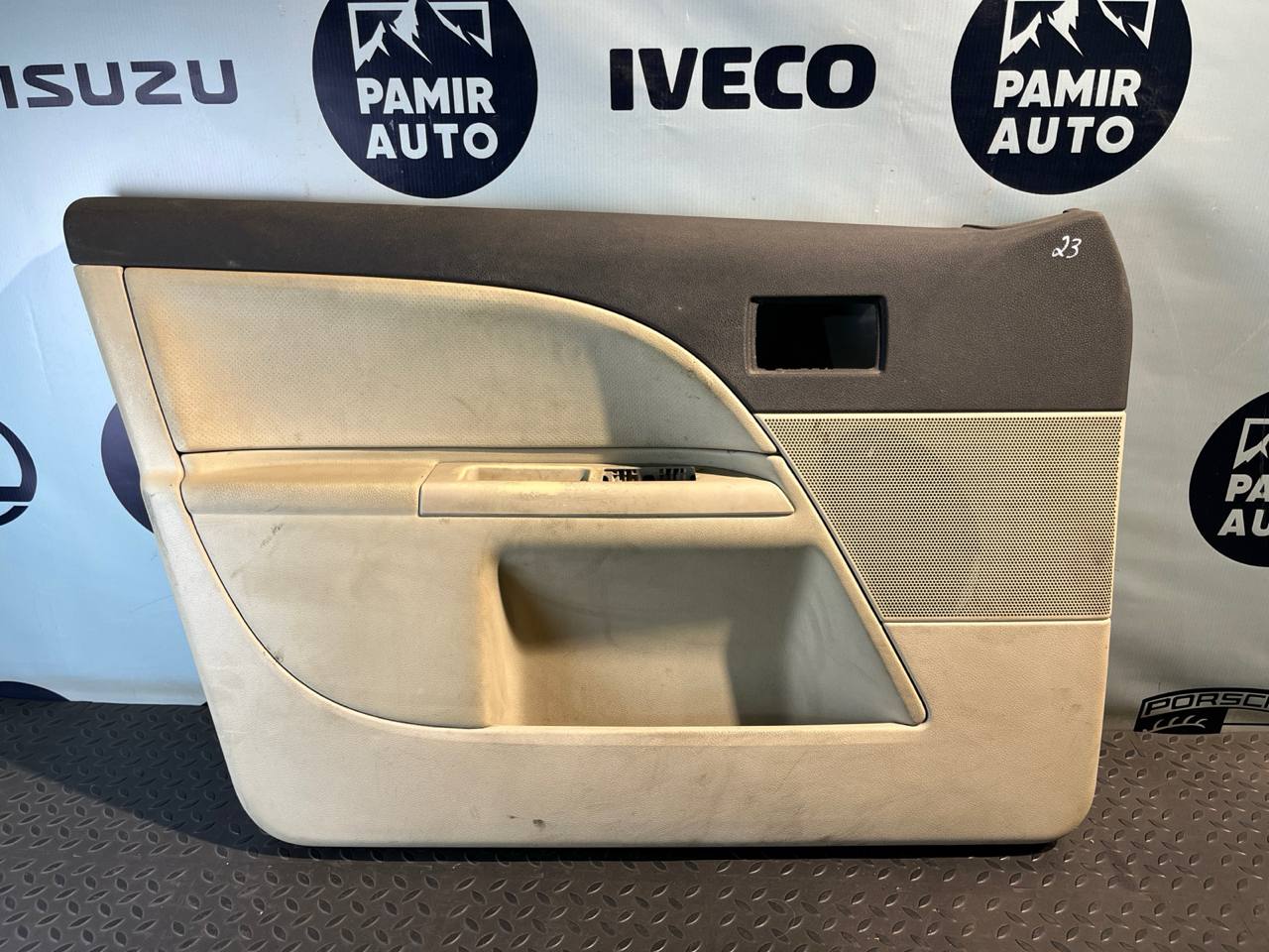 Обшивка двери передняя левая  Ford  Mondeo/3 2000-2007