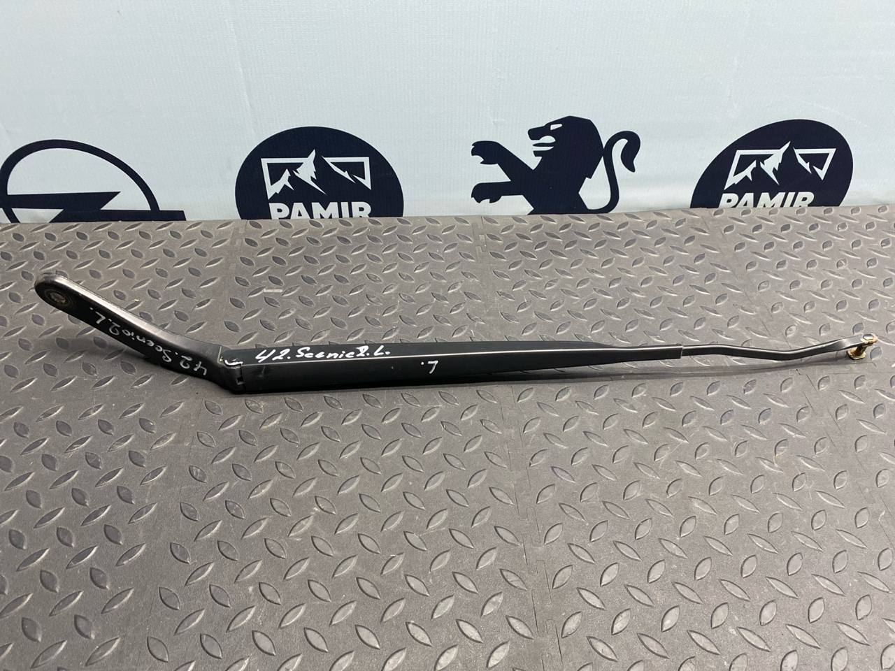 Поводок стеклоочистителя левый Renault Scenic/2 2003-2009