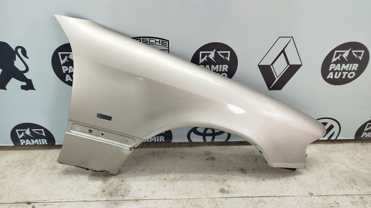Крыло переднее правое Mercedes C/W202 1993-2001