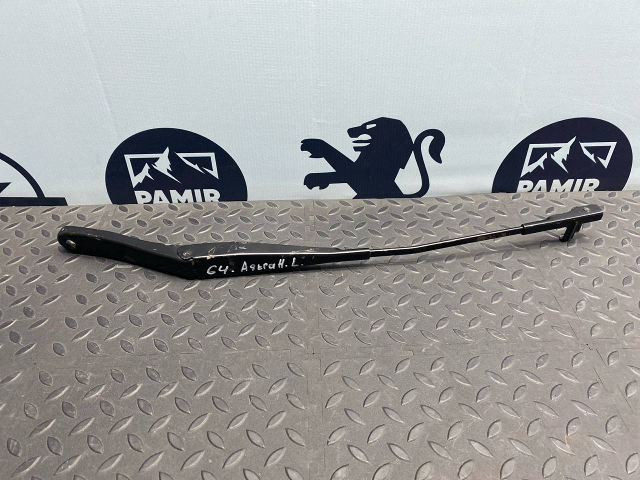 Поводок стеклоочистителя левый Opel Astra/H 2004-2014