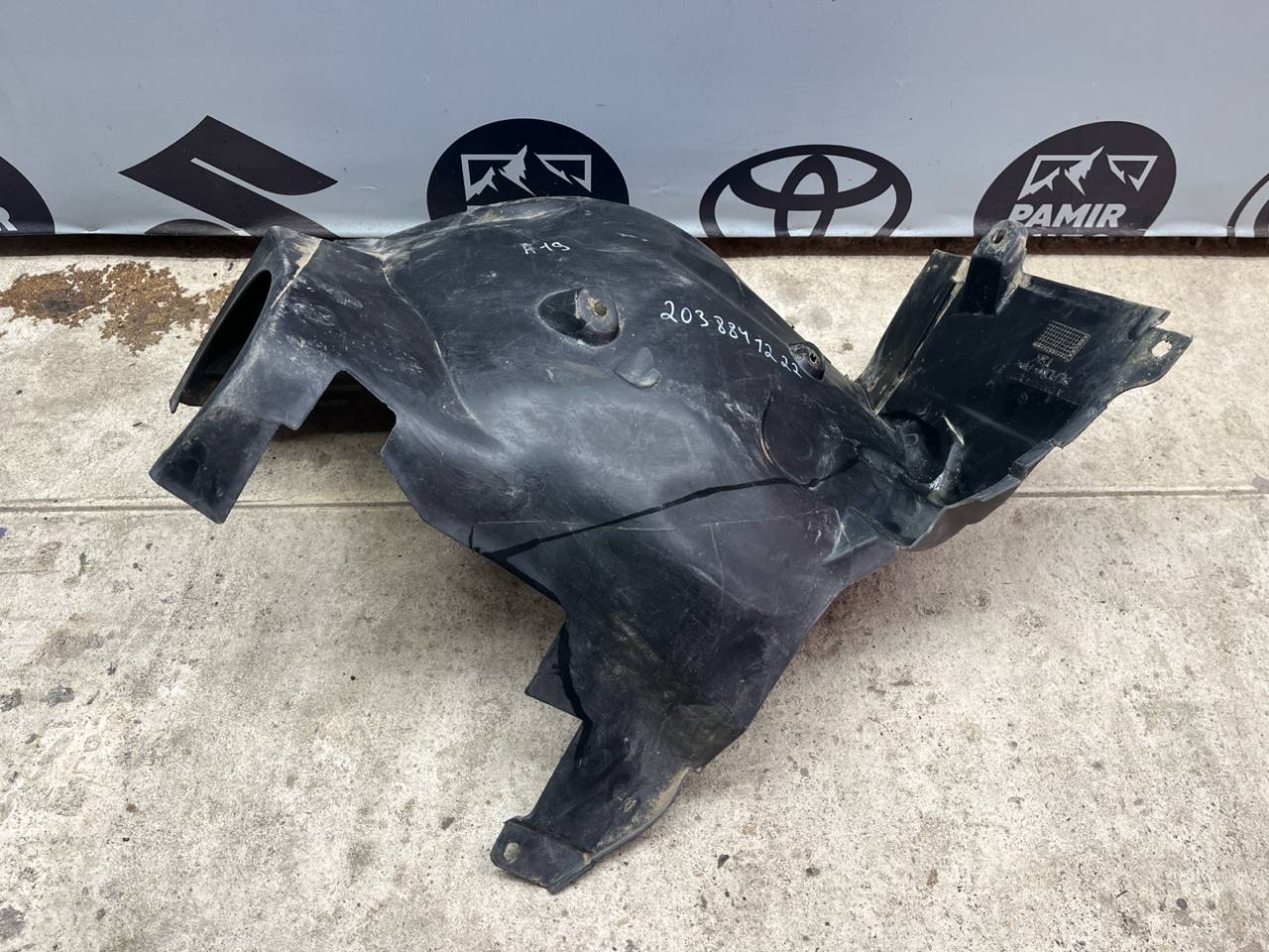 Локер (Подкрылок) передний правый Mercedes C/W203 2000-2008