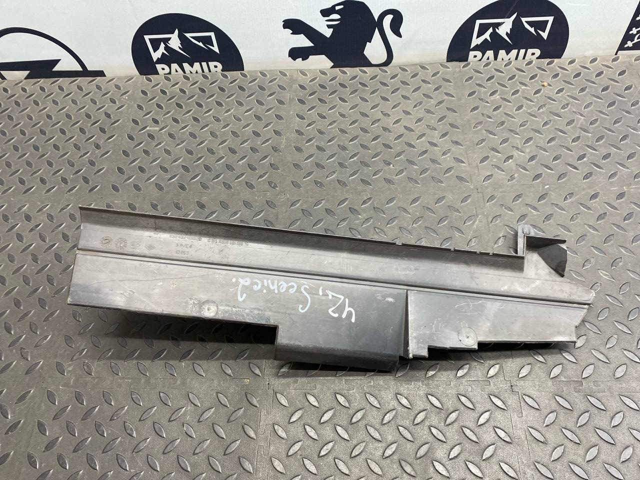 Воздуховод радиатора левый Renault Scenic/2 2003-2009