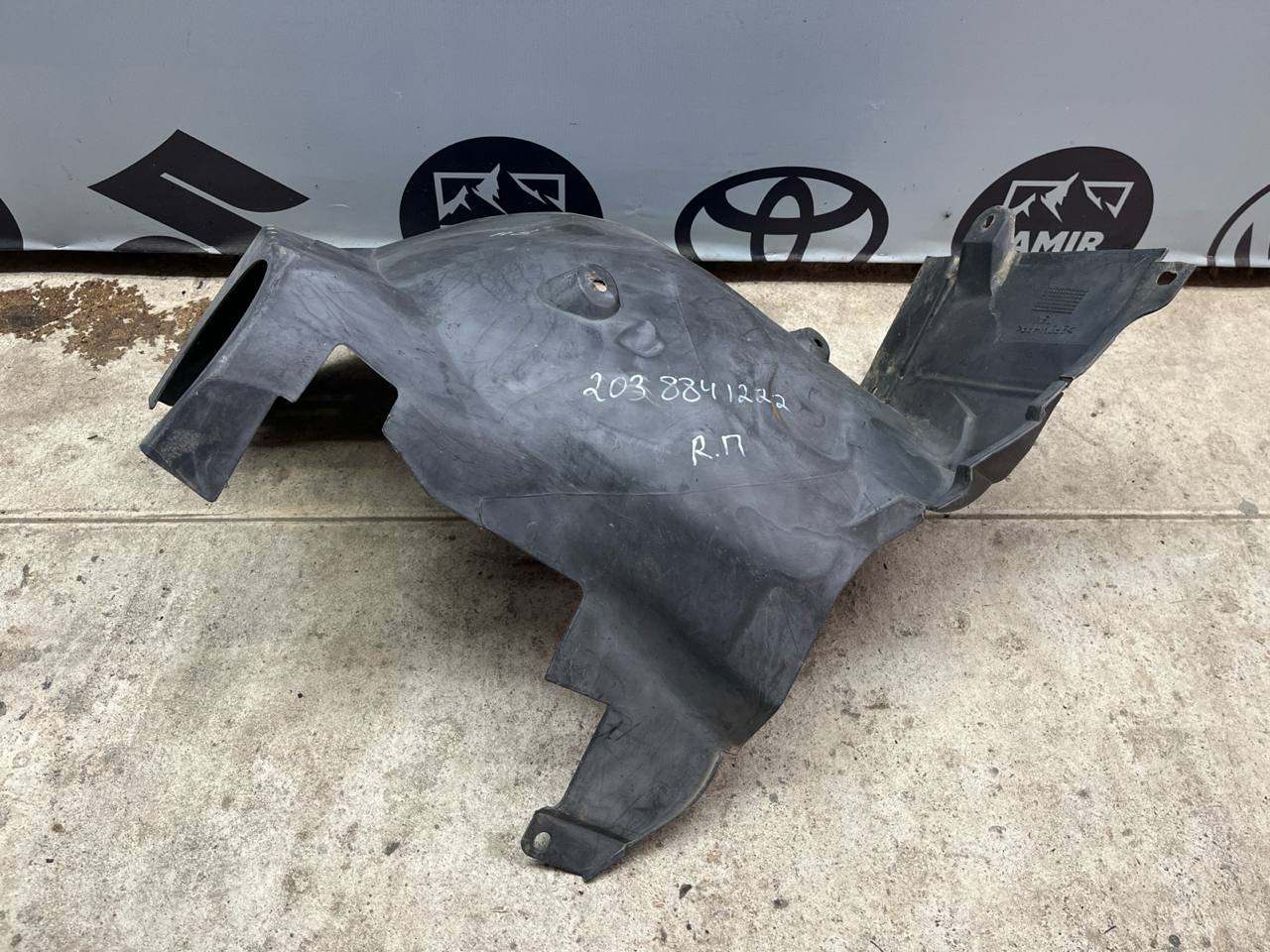 Локер (Подкрылок) передний правый Mercedes C/W203 2000-2008