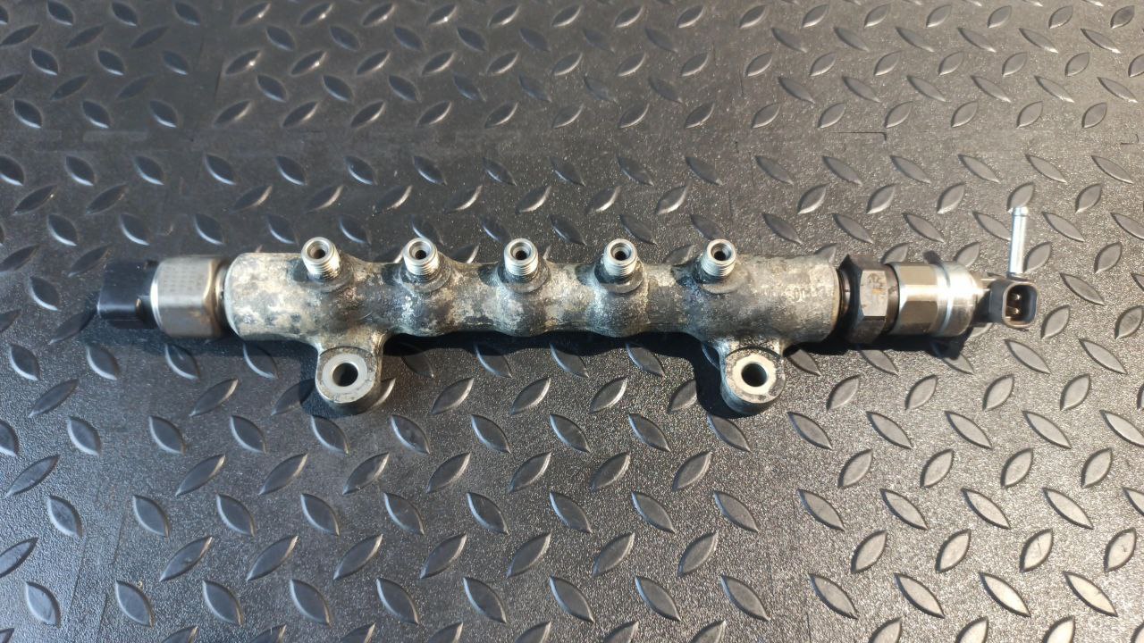 Рампа топливная Toyota Avensis/2 2003-2009