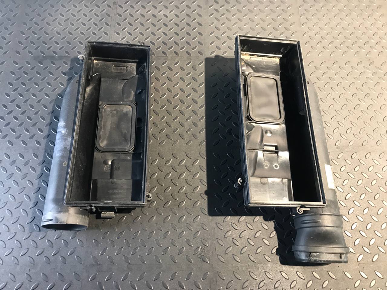 Корпус воздушного фильтра Mercedes E/W211 2002-2009