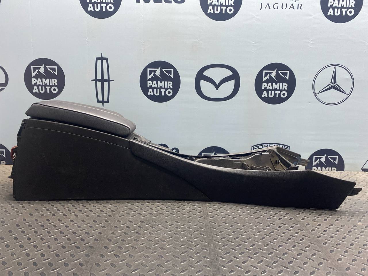 Консоль (Подлокотник) BMW 3/E90 2004-2013