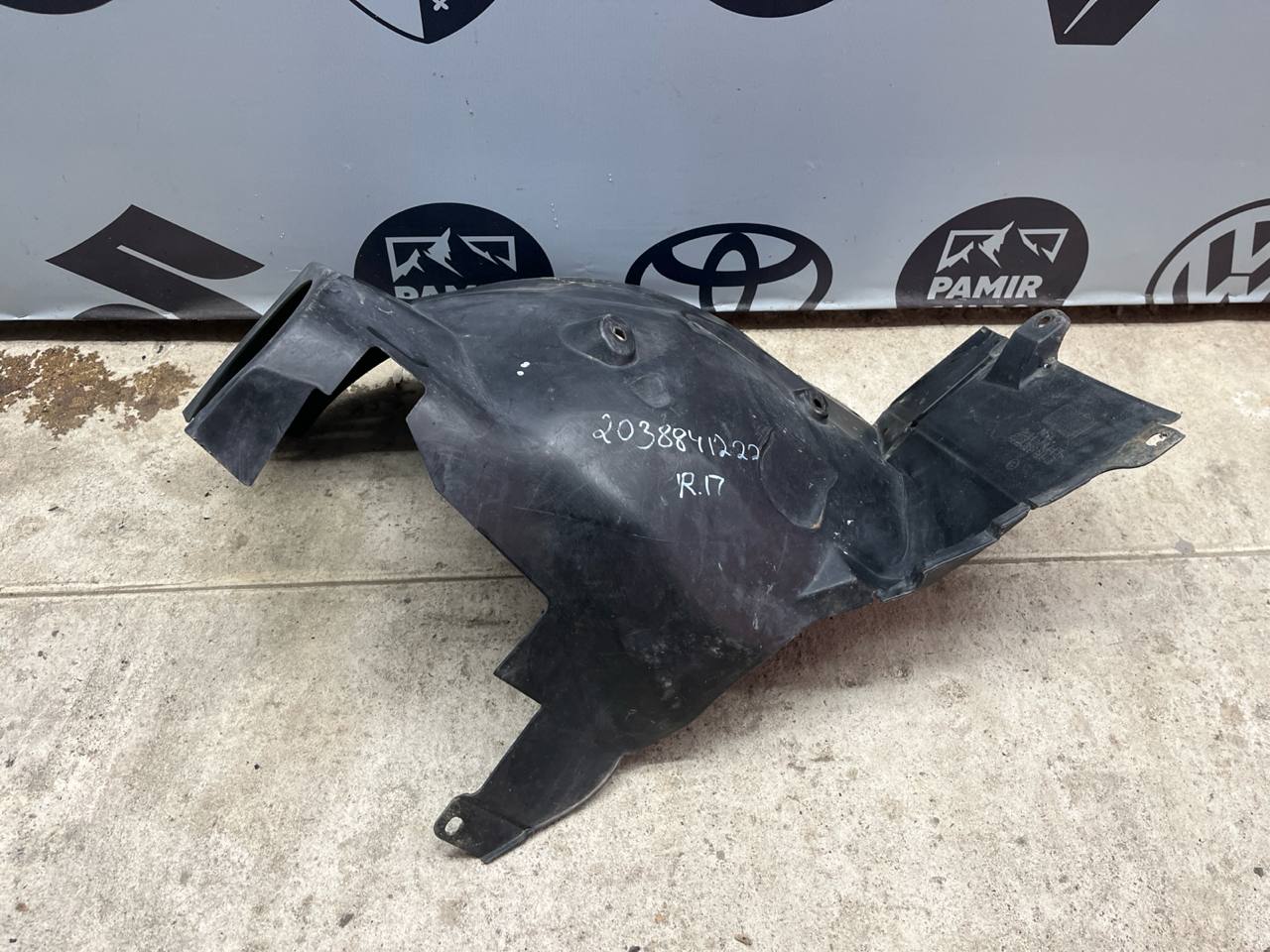 Локер (Подкрылок) передний правый Mercedes C/W203 2000-2008