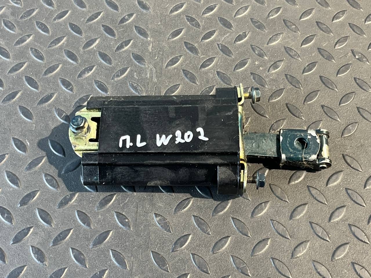 Ограничитель двери передний Mercedes C/W202 1993-2001