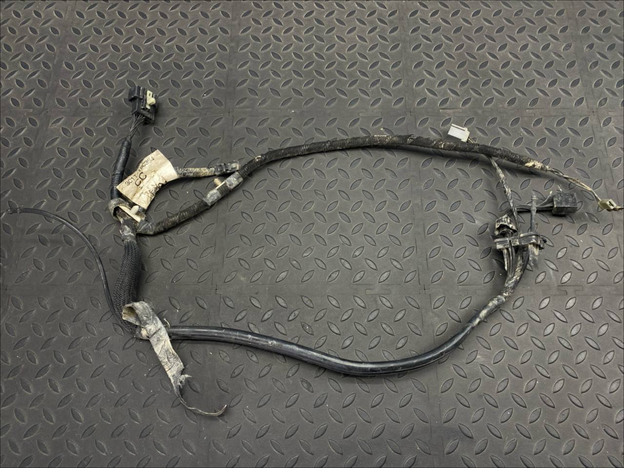 Проводка двери багажника левая Ford Transit 2000-2006