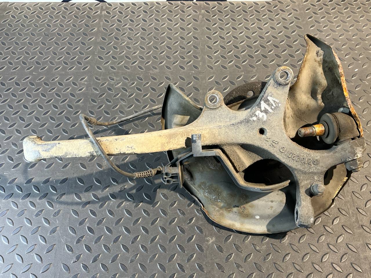 Кулак поворотный передний левый Mercedes E/W210 1995-2003