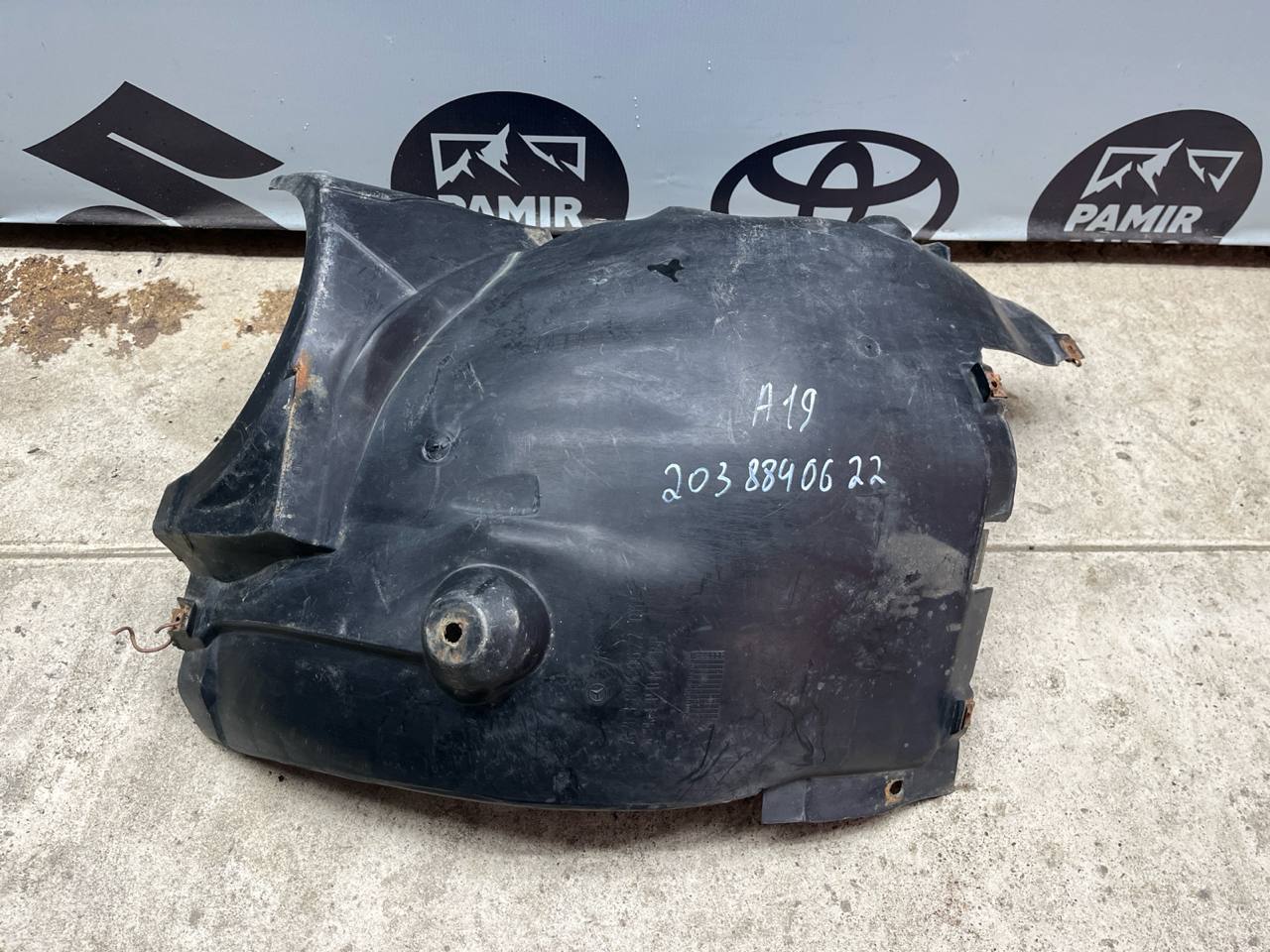 Локер (Подкрылок) передний правый Mercedes C/W203 2000-2008