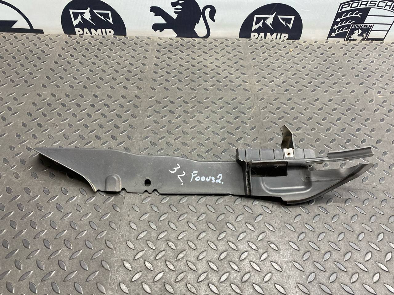 Накладка крыла передняя левая Ford Focus/2 2004-2011