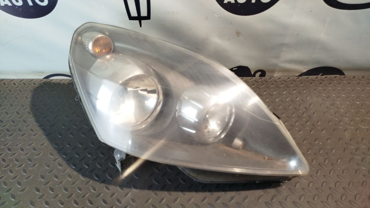 Фара правая Opel Zafira/B 2005-2014