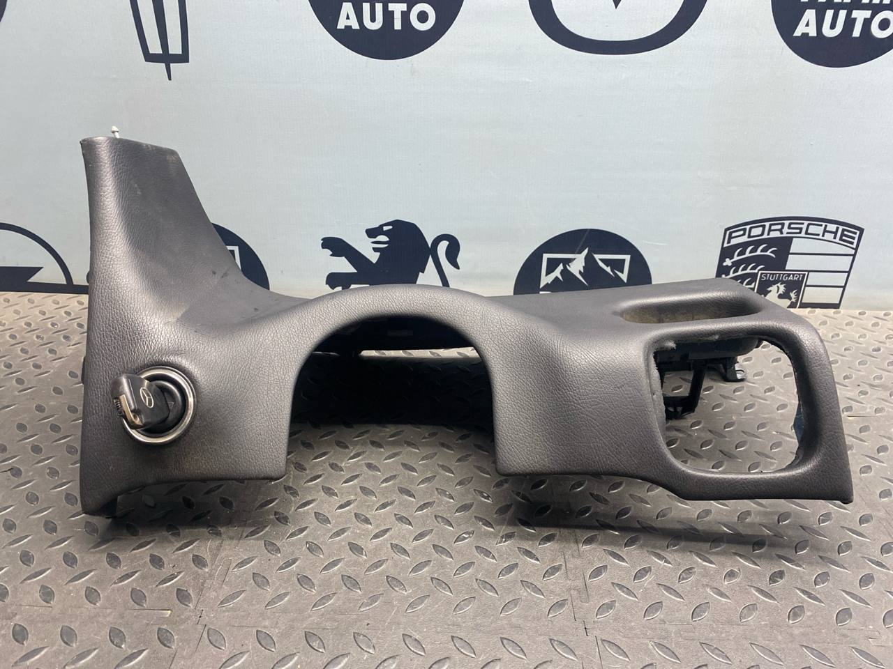 Накладка на торпедо левая Mercedes C/W203 2000-2008