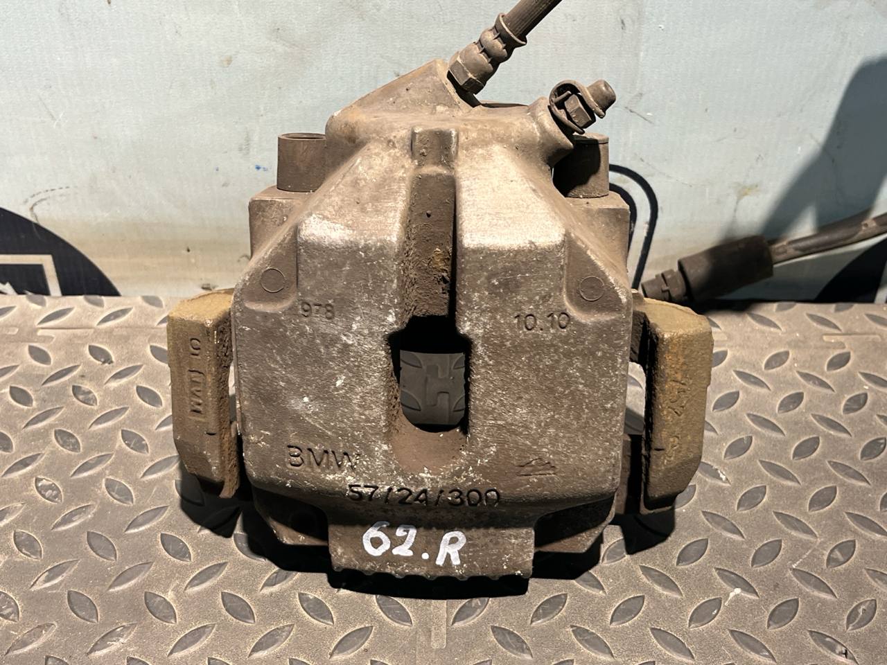 Суппорт передний правый BMW 3/E90 2004-2013