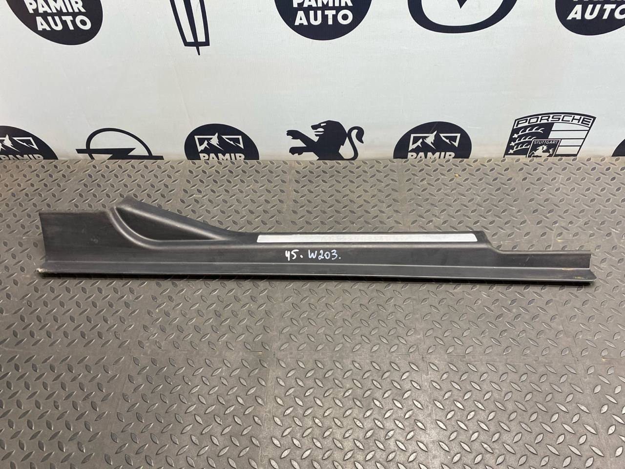 Накладка порога передняя правая Mercedes C/W203 2000-2008