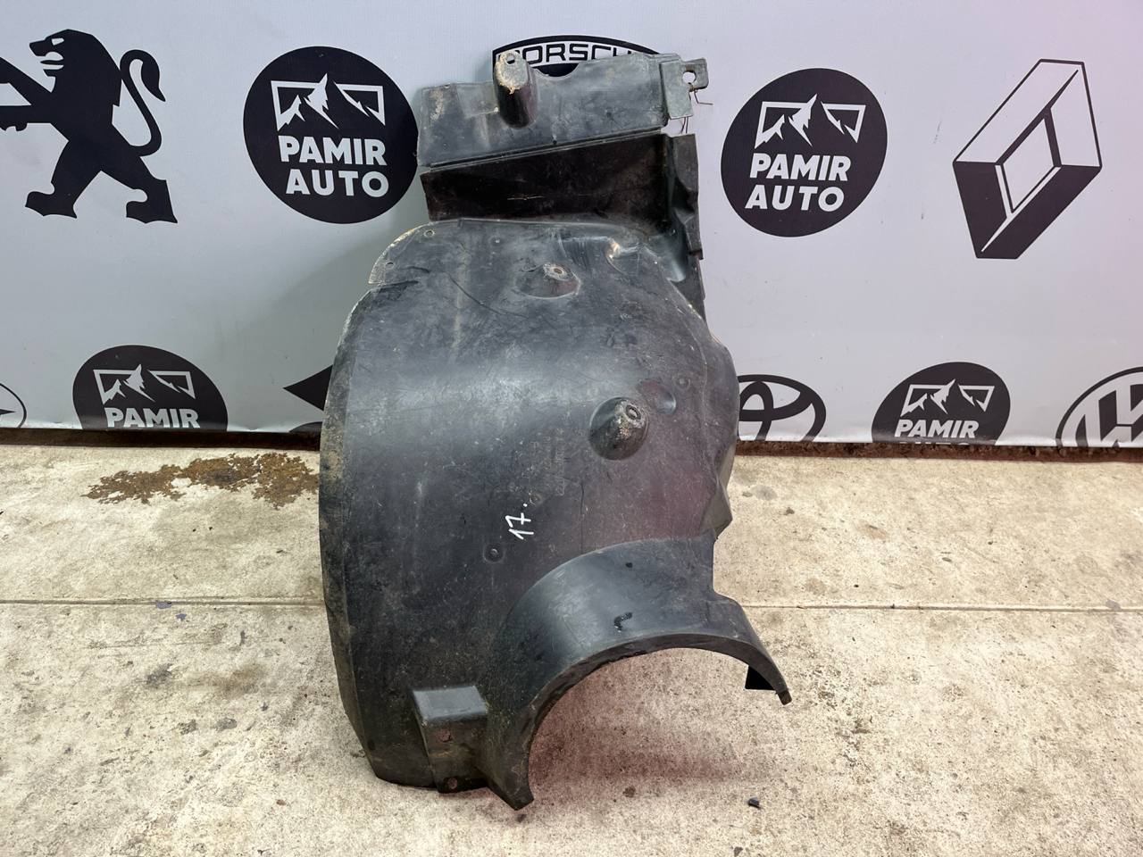 Локер (Подкрылок) передний правый Mercedes C/W203 2000-2008