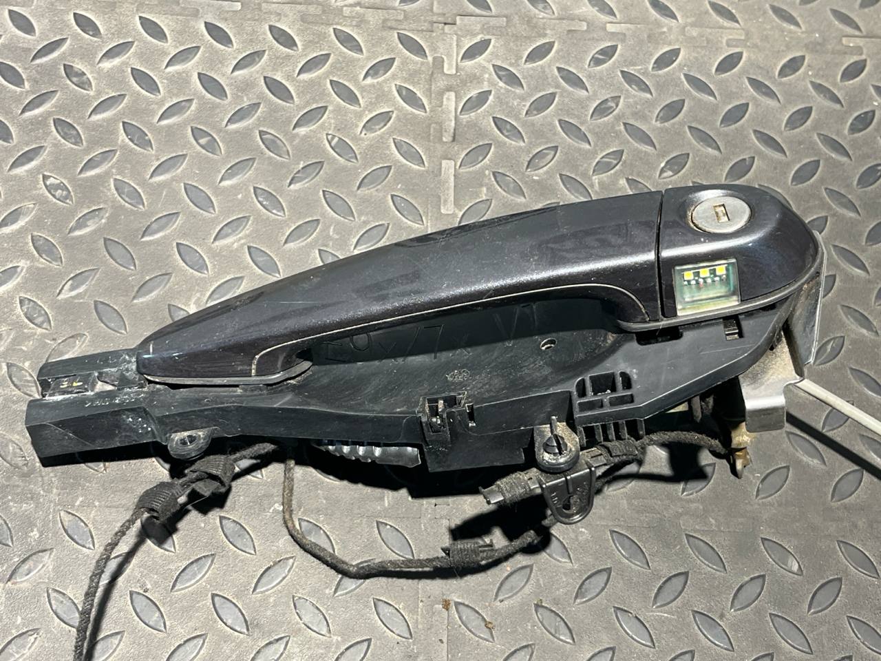 Ручка двери передняя левая BMW 3/E90 2004-2013