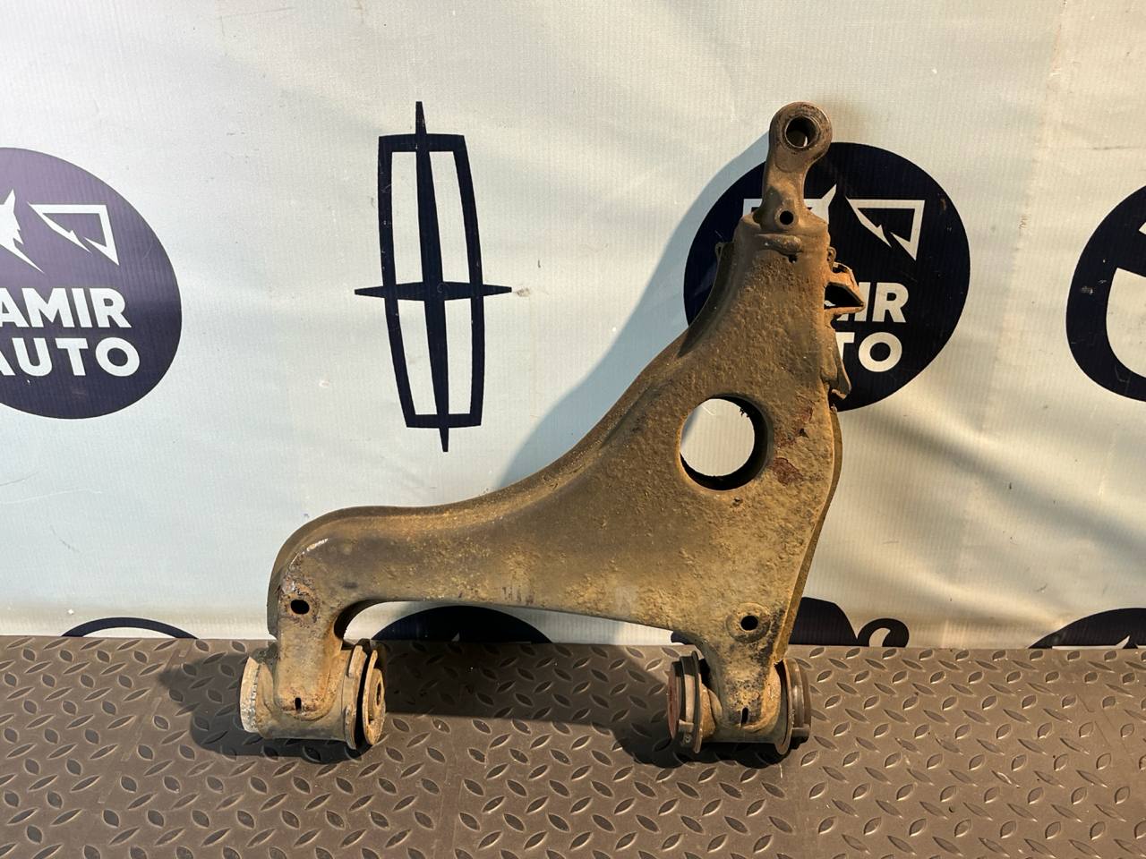 Рычаг передний левый Mercedes E/W210 1995-2003