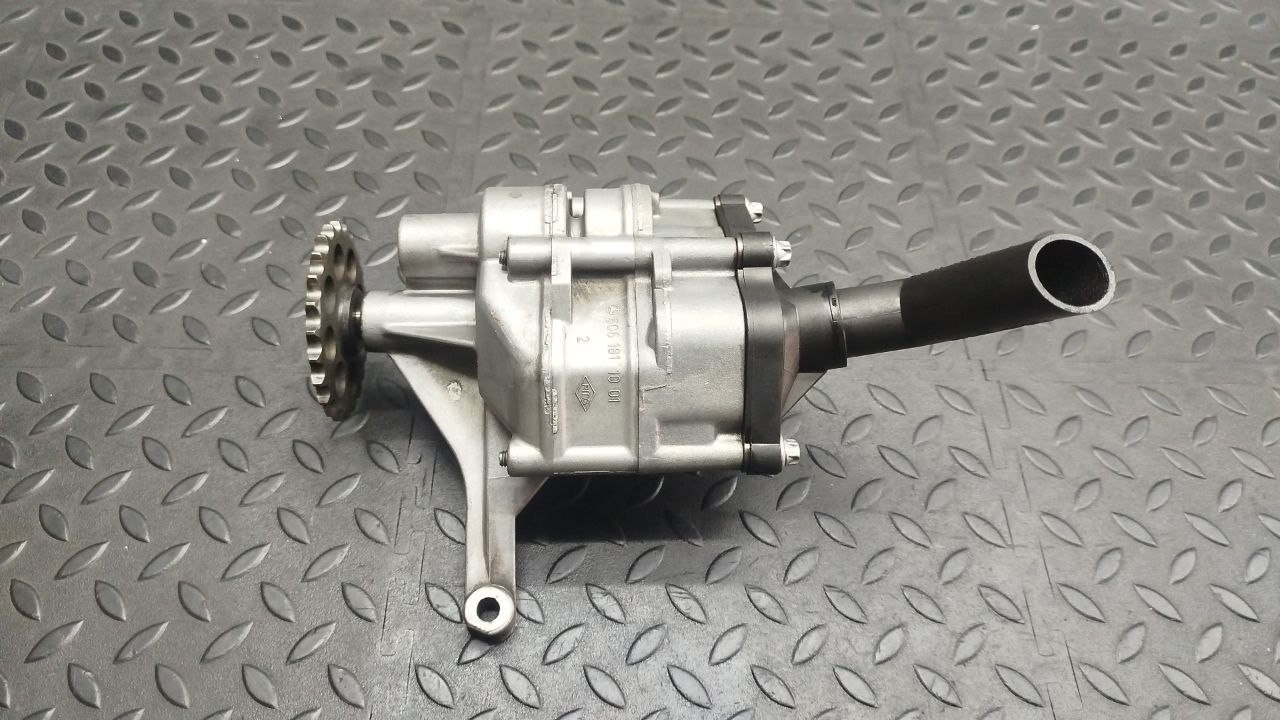 Насос масляный Mercedes E/W210 1995-2003