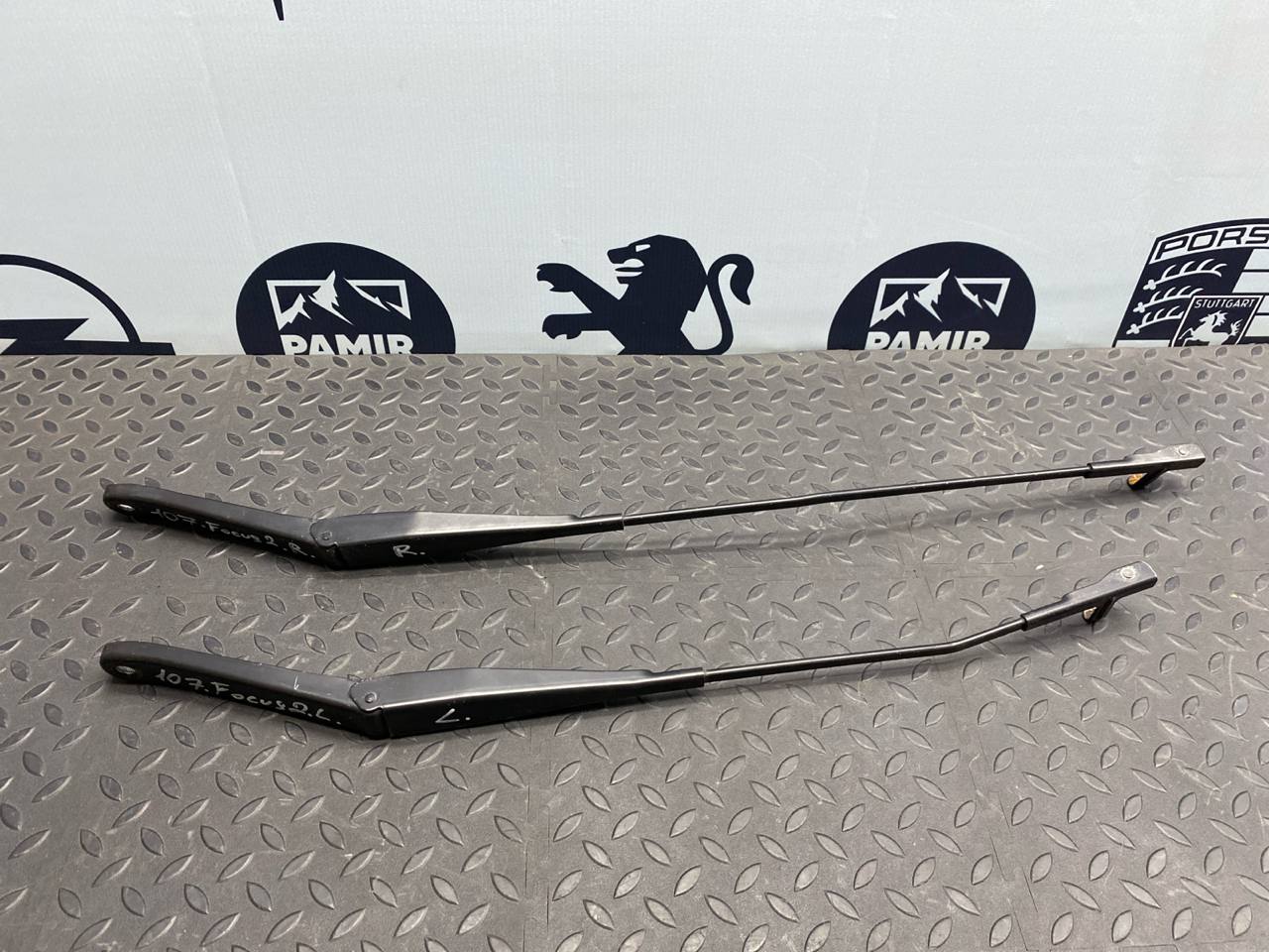 Поводок стеклоочистителя Ford Focus/2 2004-2011