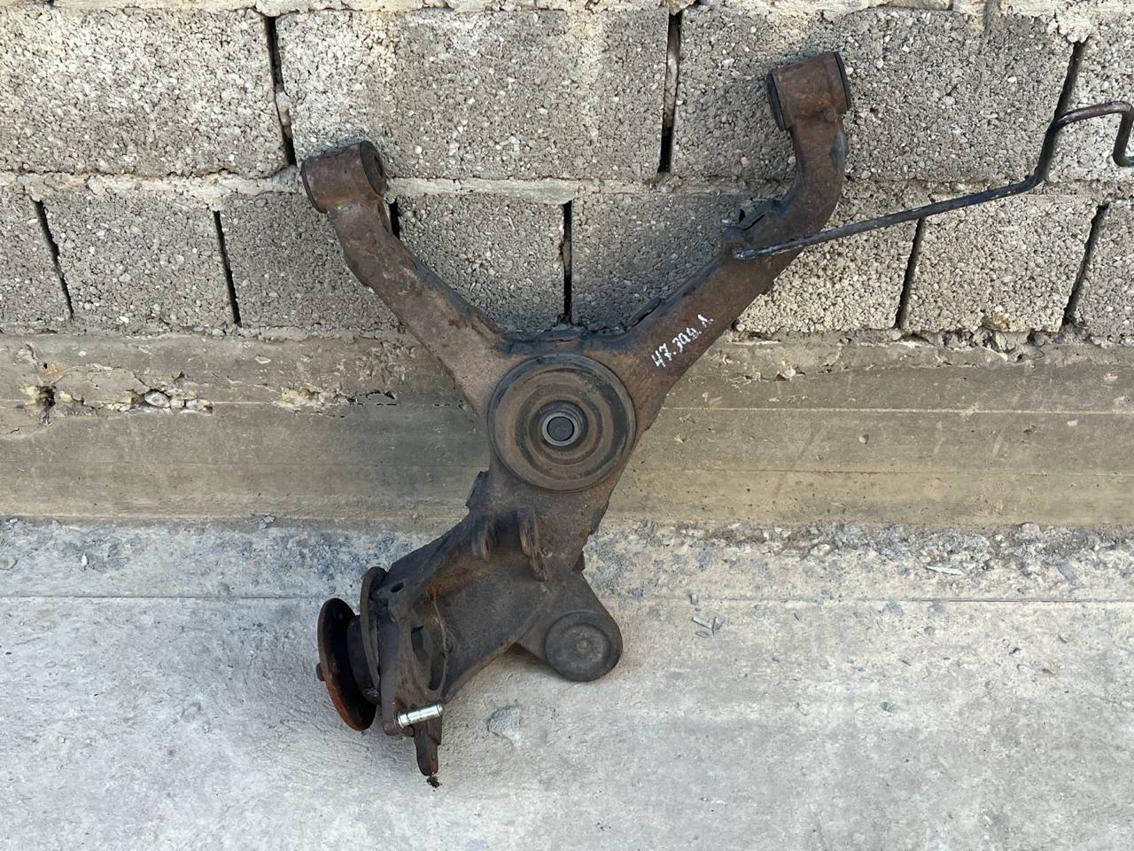 Кулак поворотный задний левый Mercedes Vito/W638 1996-2003